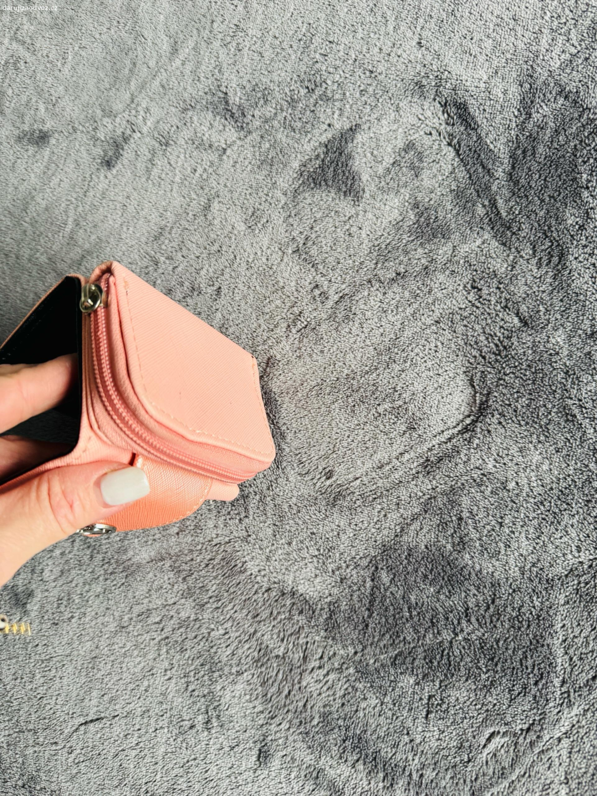 starorůžová peněženka. vše na fotkách. 
osobně kousek od D. Břežan nebo zásilkovna 110,-