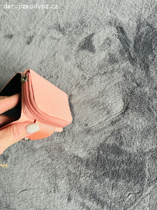 starorůžová peněženka