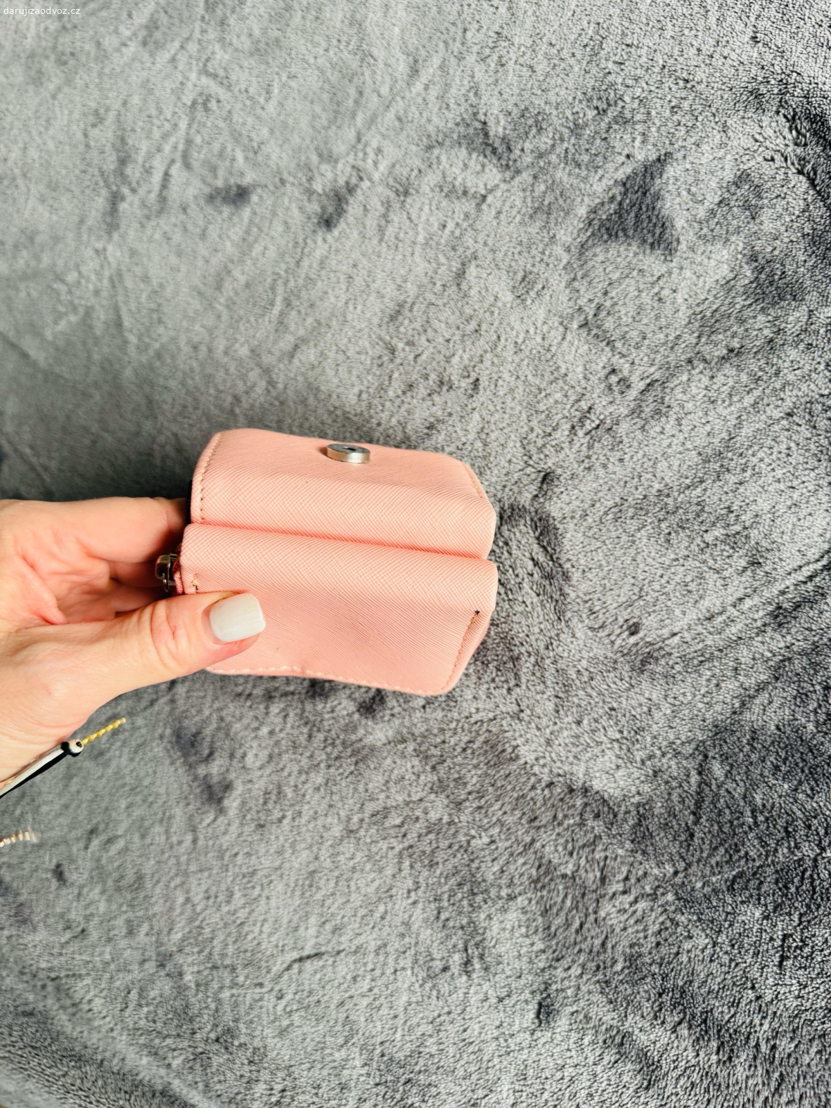 starorůžová peněženka. vše na fotkách. 
osobně kousek od D. Břežan nebo zásilkovna 110,-