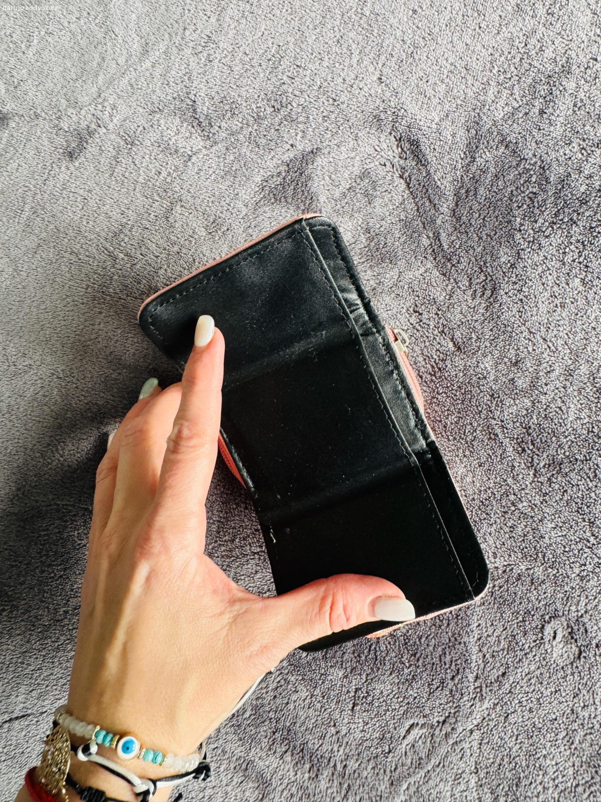 starorůžová peněženka. vše na fotkách. 
osobně kousek od D. Břežan nebo zásilkovna 110,-