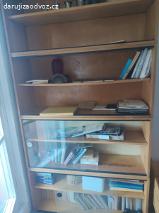 Starsi funkci nabytek: skrine, knihovny, komody