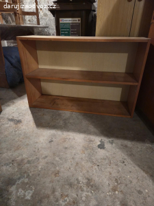 Starší nábytek.