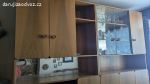 starší obýváková stěna