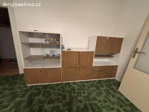 Starý nábytek z obýváku bezádobí