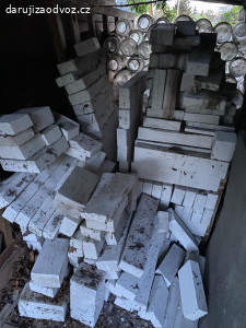 Stavební materiál + sklenice