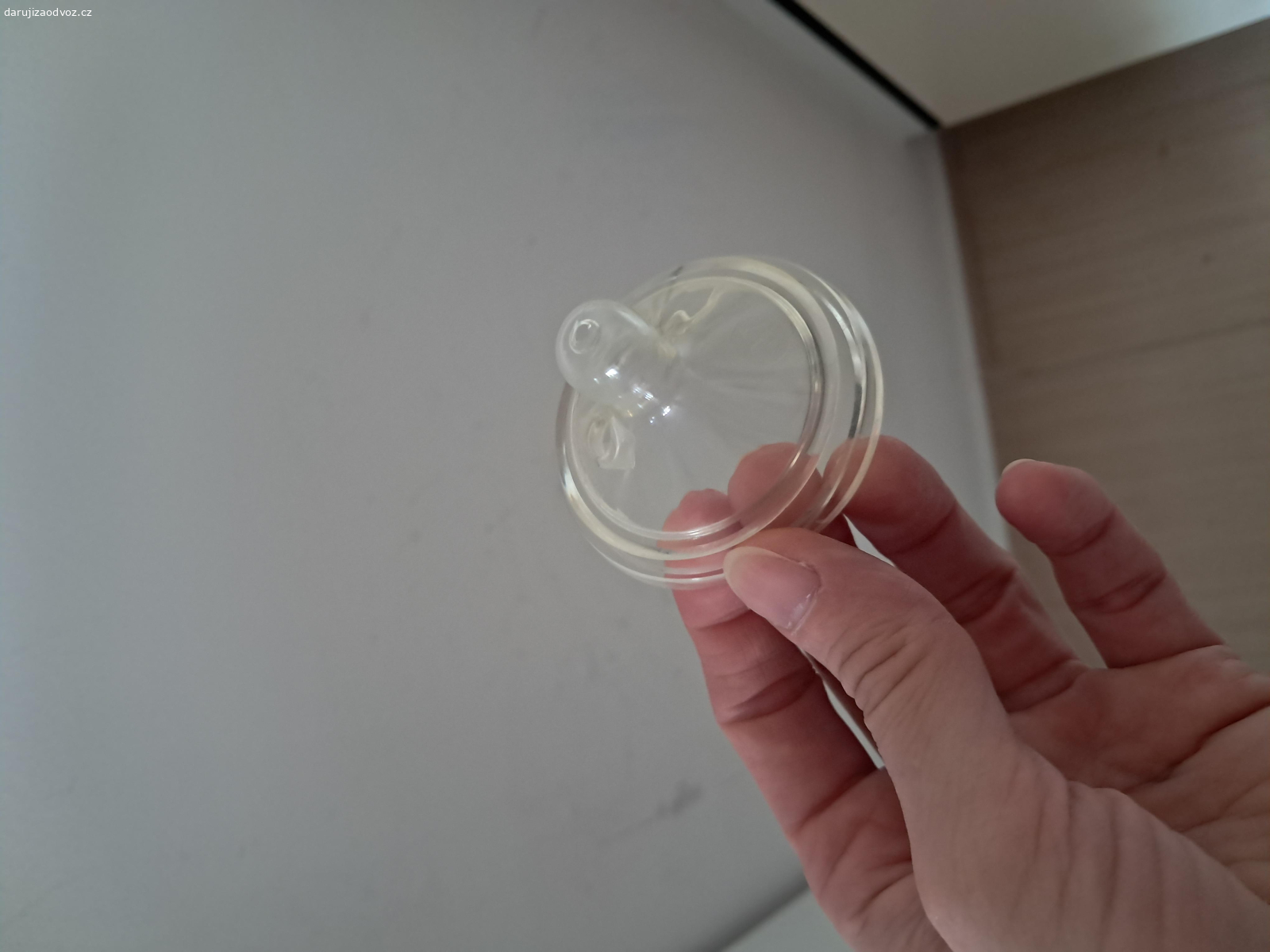 Sterilizator a 2 koj.lahve. Za odvoz daruji parni sterilizator do mikrovlnne trouby, na kojenecke lahve, dudliky atd. K tomu take dve kojenecke lahvicky.
Ocenime treba domaci marmeladu ale neni podminkou :)