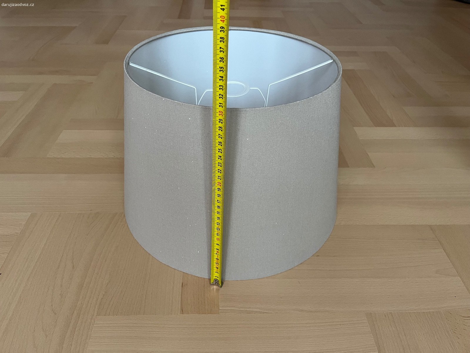 Stínidla IKEA 4ks. Daruji za odvoz 4 ks stínidel, barva kávová béžová. Průměr 43 cm.