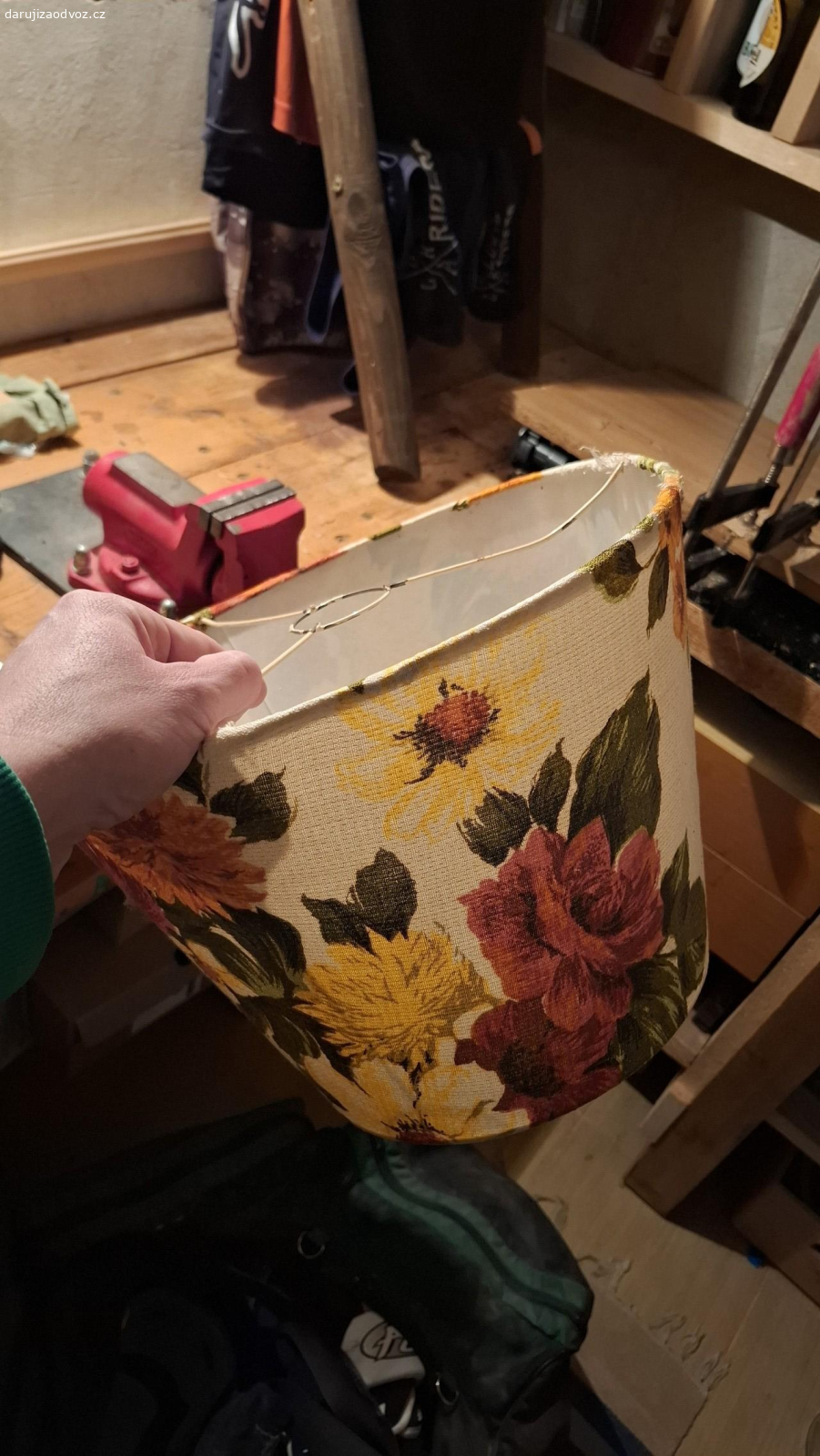 stinitko na lampu. stinitko na lampu