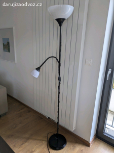 Stojací čtecí lampa