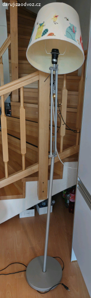 stojací lampa