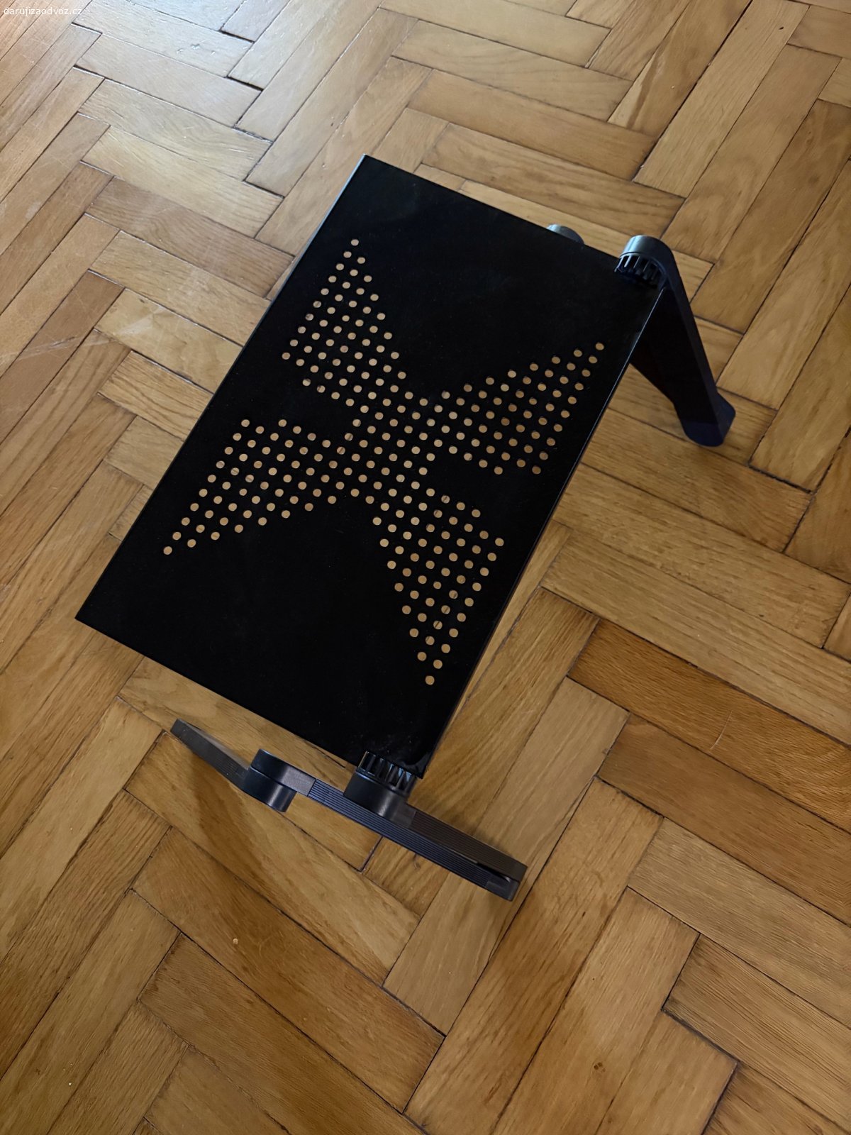 stojan na notebook. super stav, nevyužiju