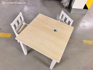 stoleček a 2 židle
