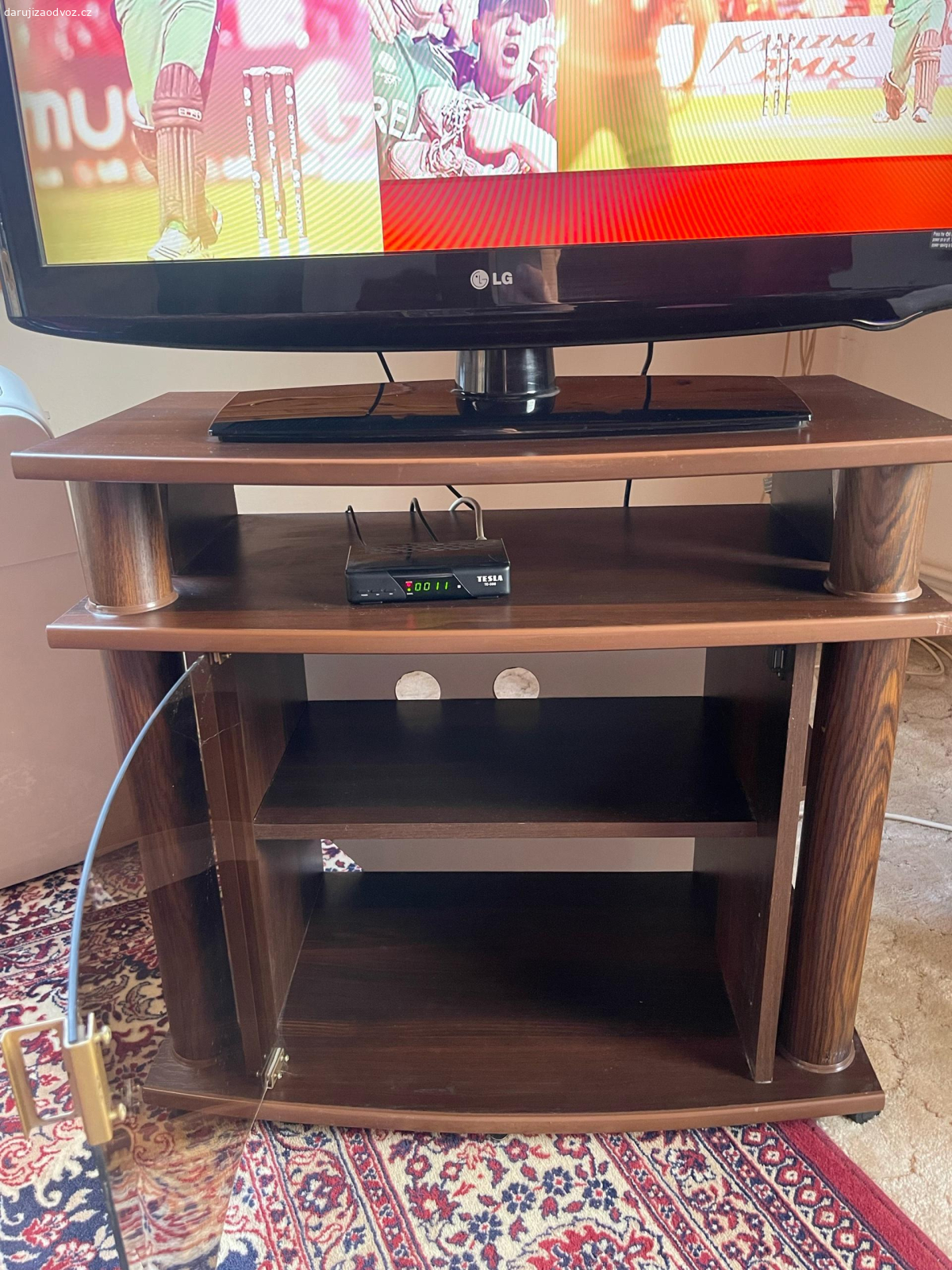 stolek pod televizi. je v 1 patre domu.
je potreba ho snest a prijet ve 2 lidech.
Ja bohuzel nemohu pomoci.
volejte pouze vazni zajemci
na zpavu neodpovídám