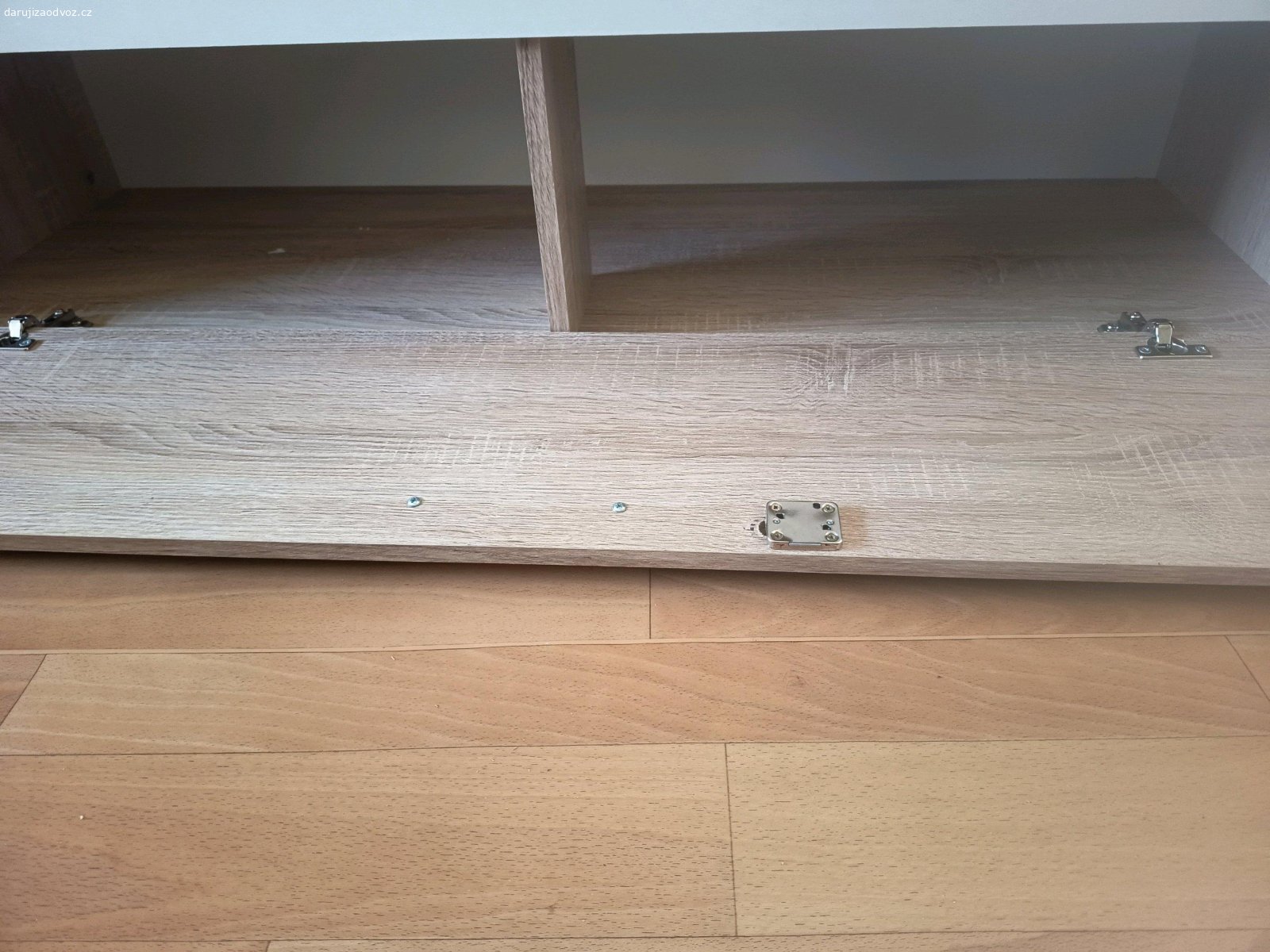 stolek pod televizi. rozměry 180- 39,5 cm