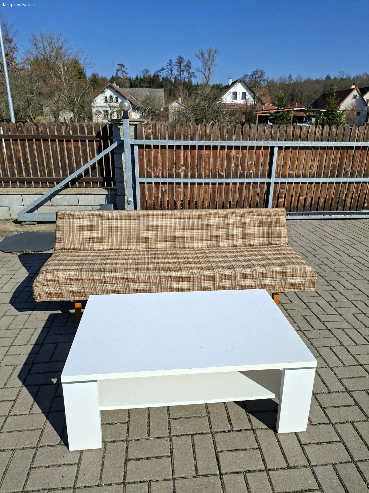 Stolek. konferenční stolek