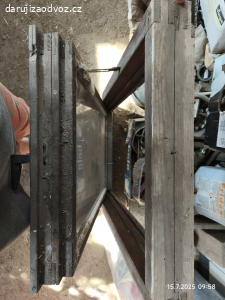 sklepní okno s rámem