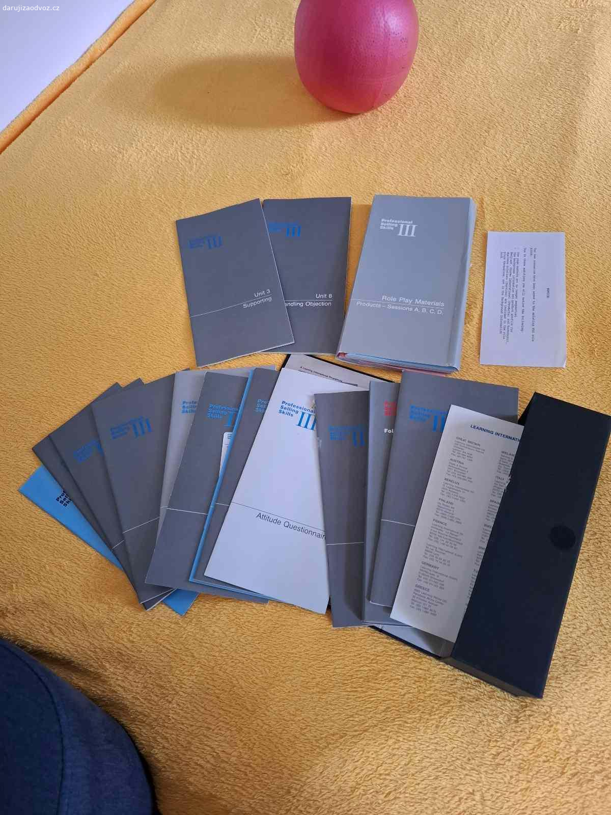 Studium prodejních dovedností. Daruji výukový materiál pro studium prodejních dovedností britské společnosti Learning International. Teorie, příklady, hraní rolí. Velmi obsáhlé, vhodné pro několikadenní kurz. V angličtině.