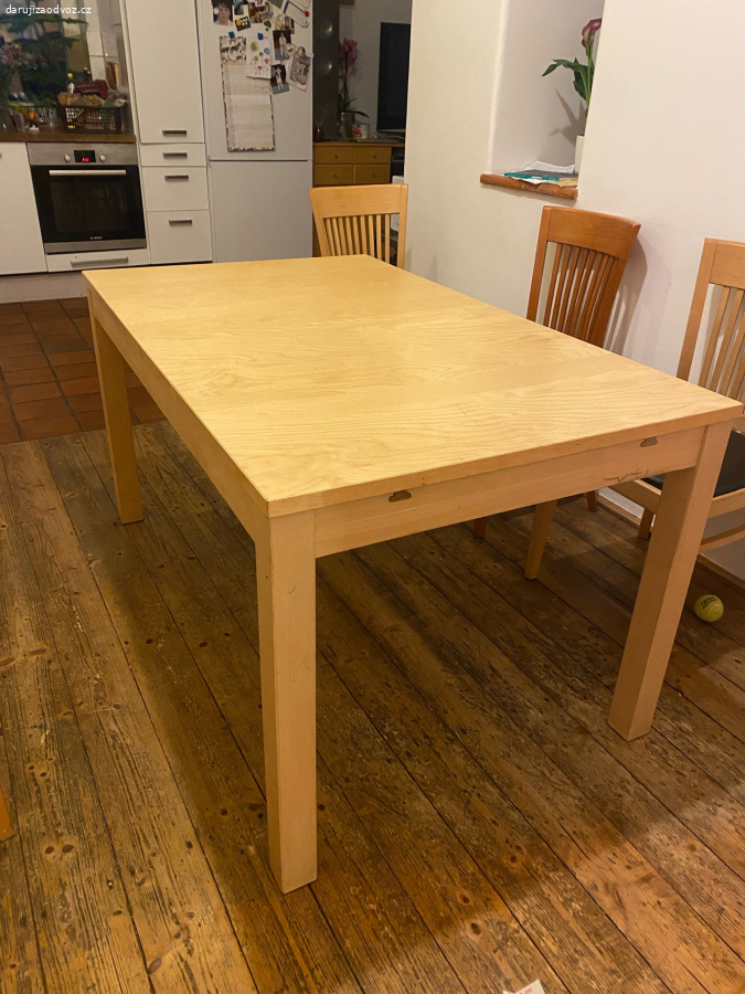 stůl IKEA