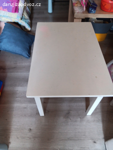 stůl se židlí