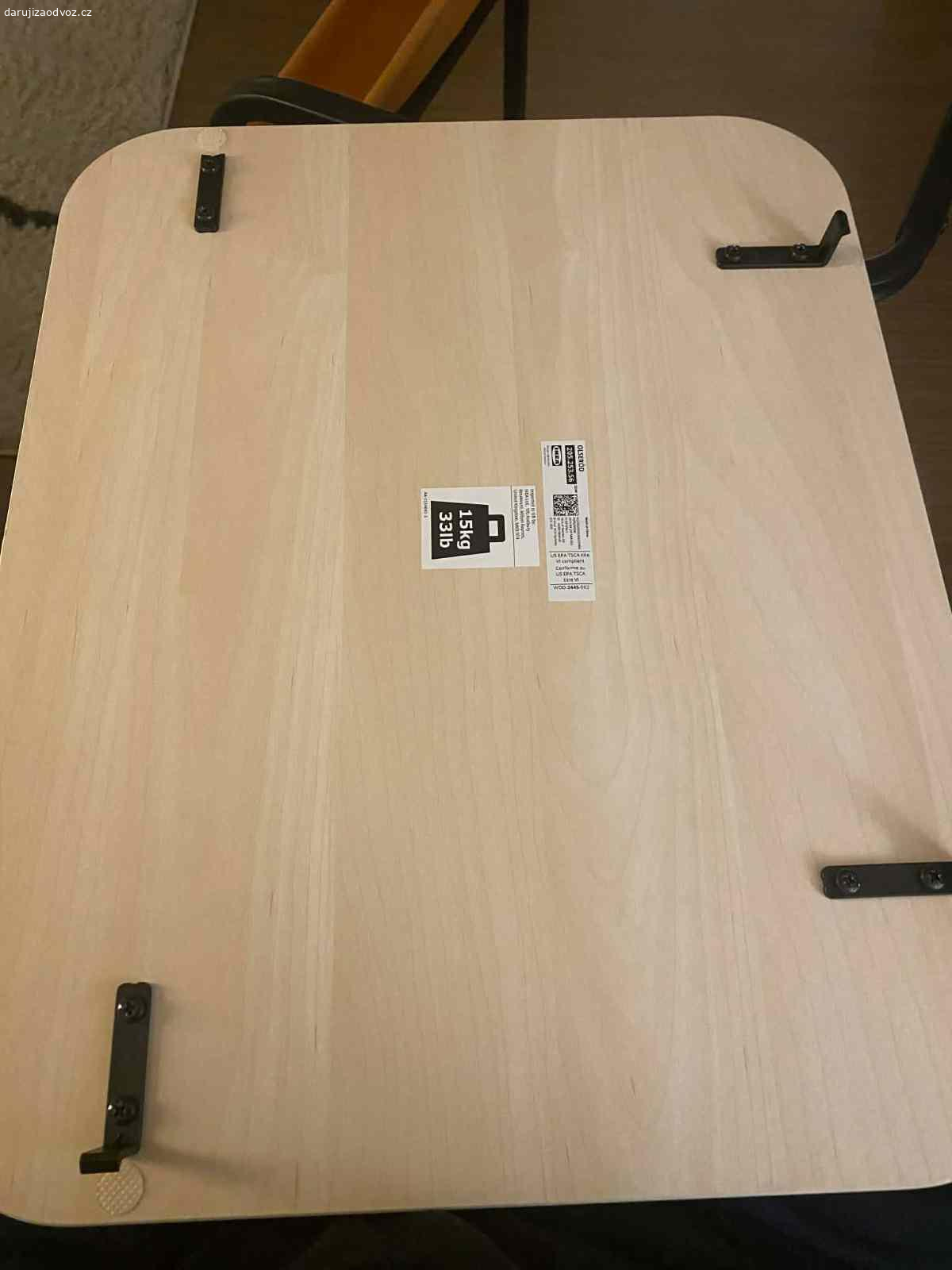 Stůl. Daruji stůl Olserod Ikea, popisek viz na tomto odkaze: https://www.ikea.com/cz/cs/p/olseroed-odkladaci-stolek-antracit-vzor-briza-tmave-zluta-20525356/

Stul ma jednu vadu: jedna nozka na desce je ulomena. Nutny osobni odber okoli Namesti brati Synku.