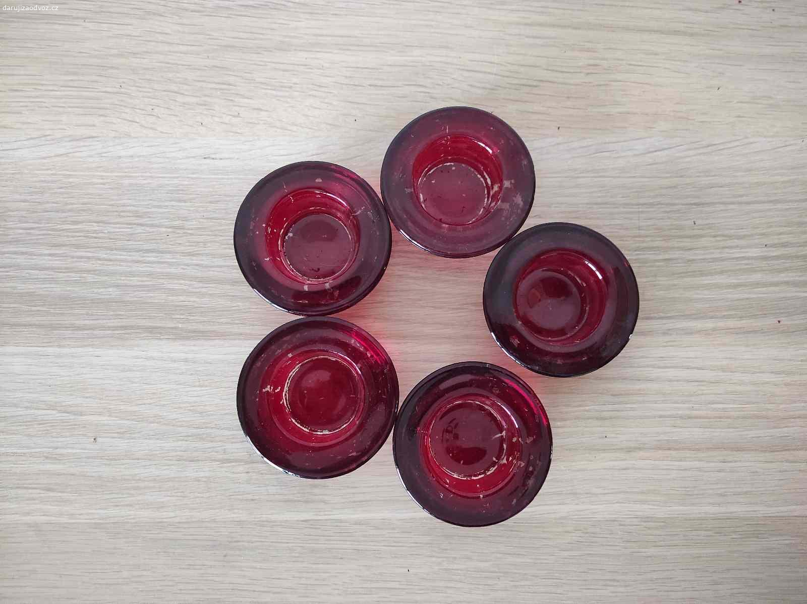 Svícny na čajovou svíčku. Loupe se barva, třeba ještě někdo využije třeba na chatu,  na kreativní tvoření, nebo cokoliv jiného :)