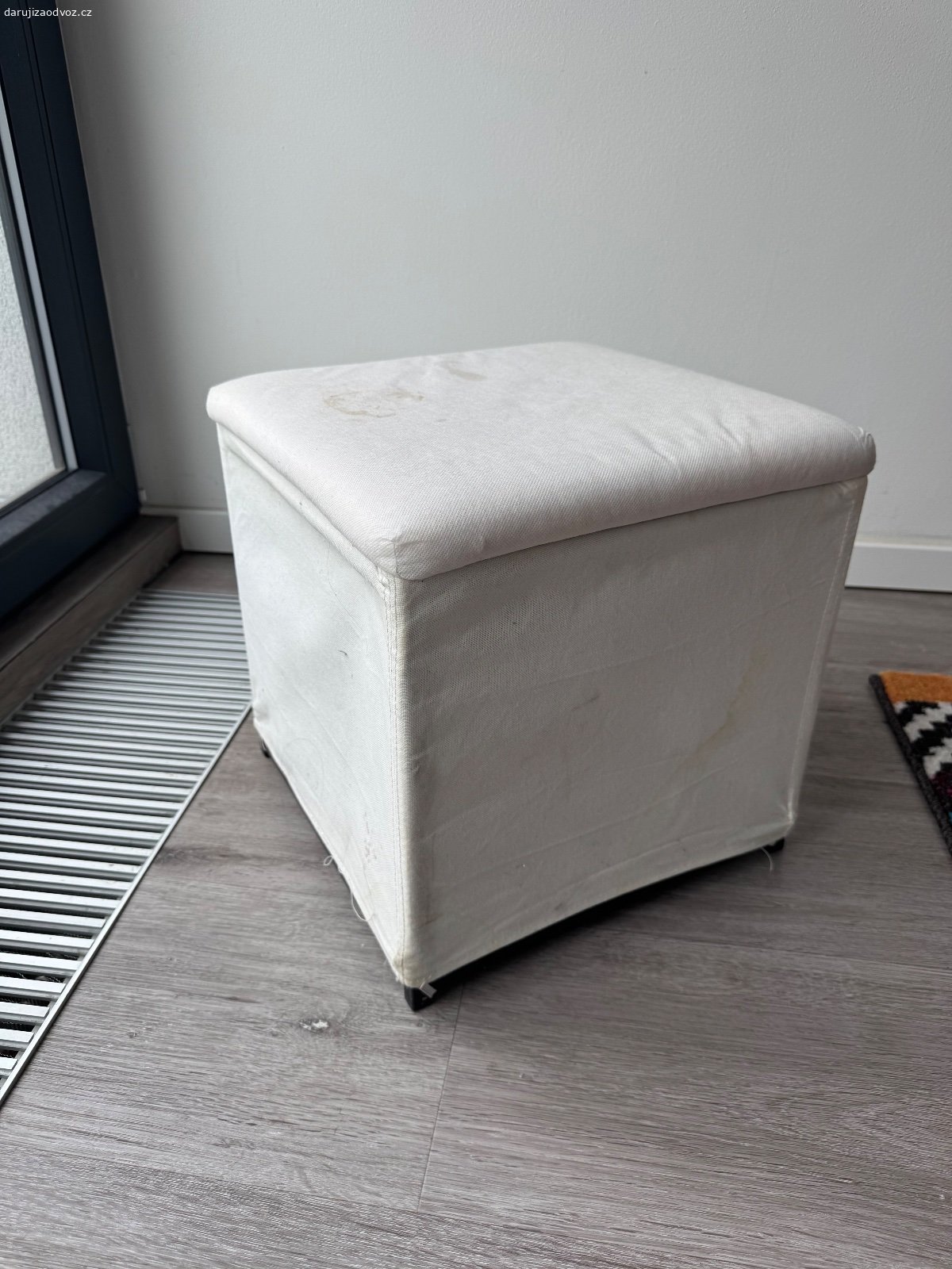 Taburet IKEA Bosnas. Daruji za odvoz Praha 4 Kunratice