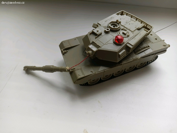 tank, zlomené dělo