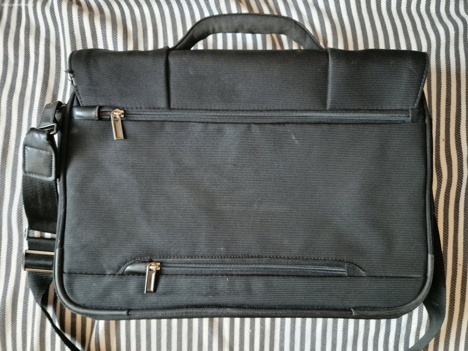 taška Samsonite. REZERVACE darujem tašku Samsonite použita ale v dobrém stavu. Předání Břevnov