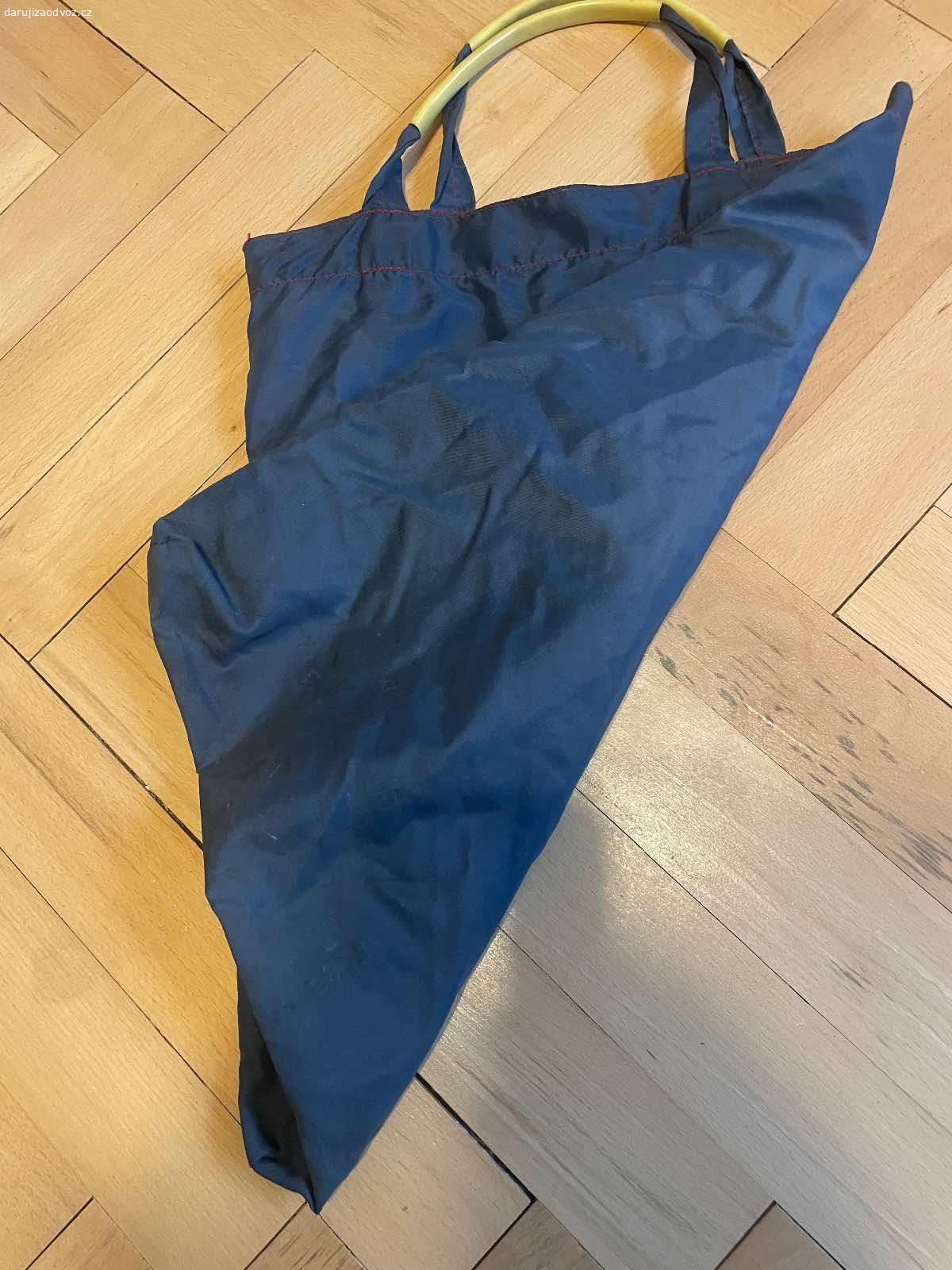 RETRO nákupní taška - 41 x 33 cm. Daruji RETRO nákupní tašku, rozměry cca 41 x 33 cm. K vyzvednutí po předchozí domluvě v Praze nebo středočeský kraj - Beroun, Kladno, Rakovník, Nižbor, Zbečno. Daruji další věci za ODVOZ viz. inzeráty!