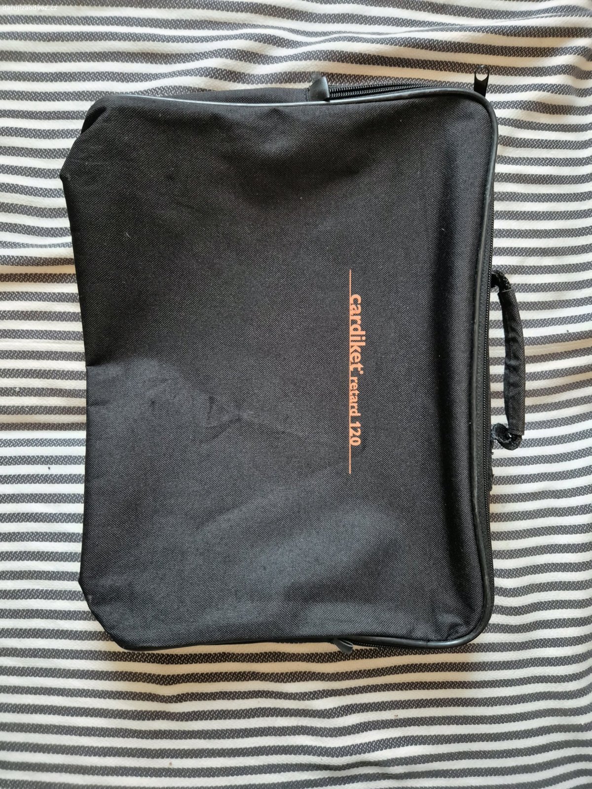 tašky na notebook. Rezervace darujem tašky na notebook.  jako nové téměř nepoužité.