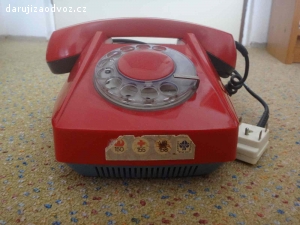 Telefon s otočným číselníkem