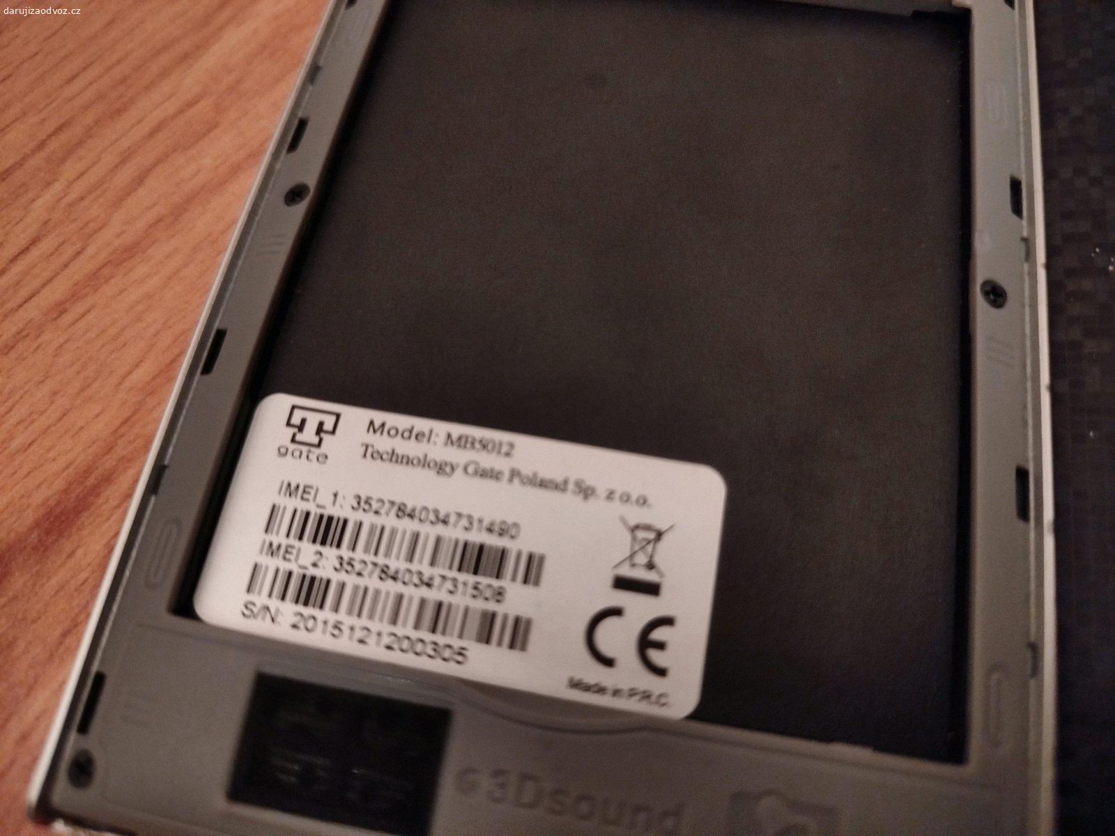 Telefon T-gate MB5012 Dualsim 4/512. Dobrý den, daruji Telefon T-gate MB5012 černý na ND. Telefon je plně funkční, ale má prasklou dotykovou vrstvu displeje. Ta nemá na nic vliv. Displej samotný je bez škrábanců, tělo bez oděrků a škrábanců. Telefon má starší, ale plně funkční Android KitKat 4.4.2. Má také 4GB úložiště a 512MB ram, spíše takový slabší kousek pro nenáročné uživatele. Displej má 5 palcový s rozlišením 854 x 480 px (FWVGA), technologie TFT.

Lze z něj stále psát SMS zprávy a volat. Vhodný jako záložní nebo na ND. Prodávám ho bez baterie, testoval jsem s univerzální baterií.

Cena: Zdarma (případně dopravné)

Možnost zaslání nebo osobního odběru, raději preferuji zaslání z důvodu špatných zkušeností.