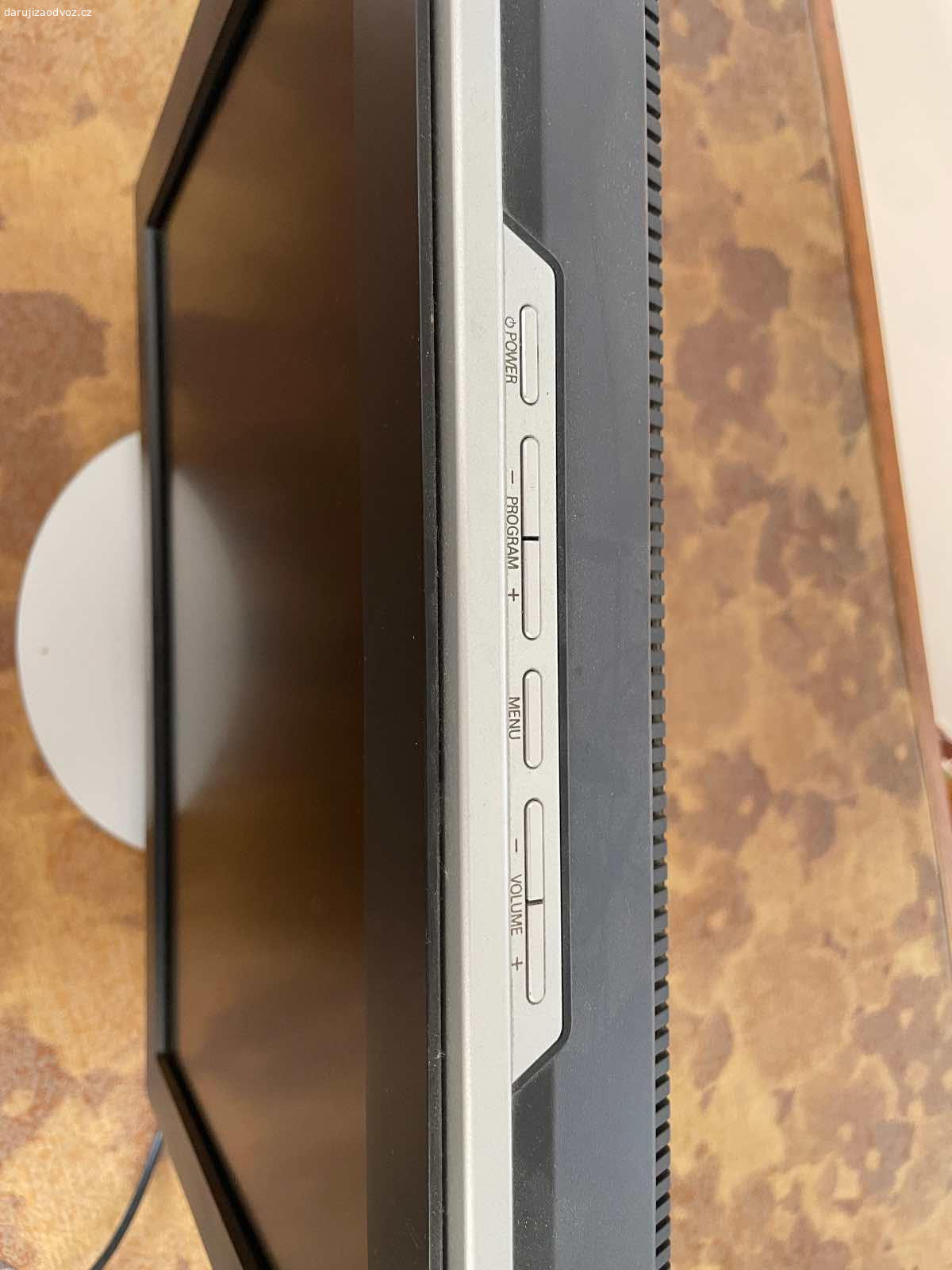 Televize Philips. Daruji funkcni TV Philips s HDMI. Kus ovoce potesi, ale samozrejme neni podminkou. K odberu v Novem Straseci a pripadne mohu prevezt do Kostelce nad Labem.