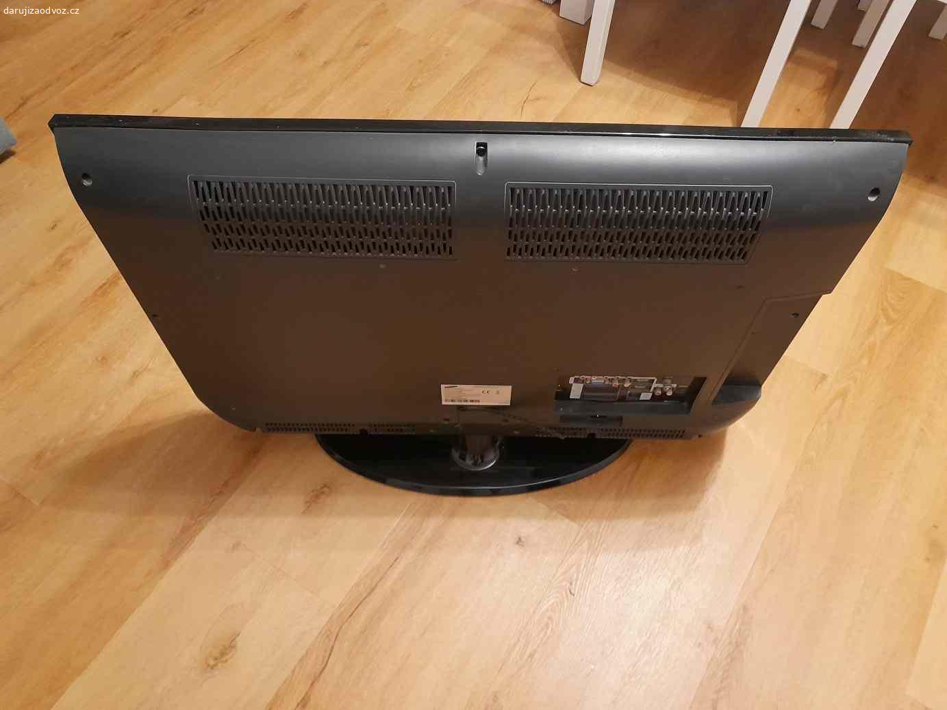 Televize Samsung. Daruji za odvoz funkční TV Samsung (typ viz. foto štítku). Napájecí kabel součástí. Bez dálkového ovladače. Pouze osobní odběr Damníkov.