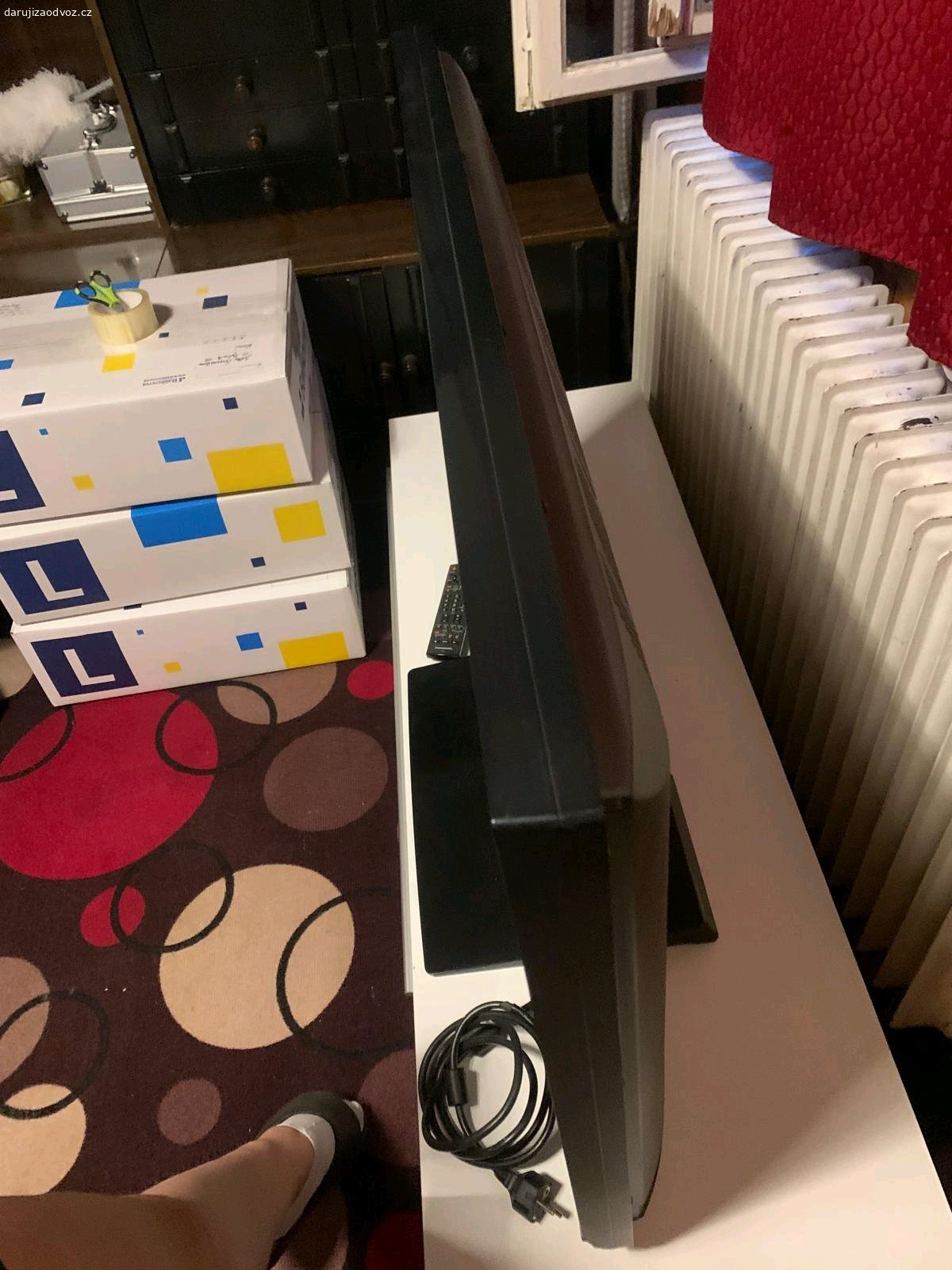 Televizor. úhlopříčka 106cm
Psát pouze na mobil děkuju