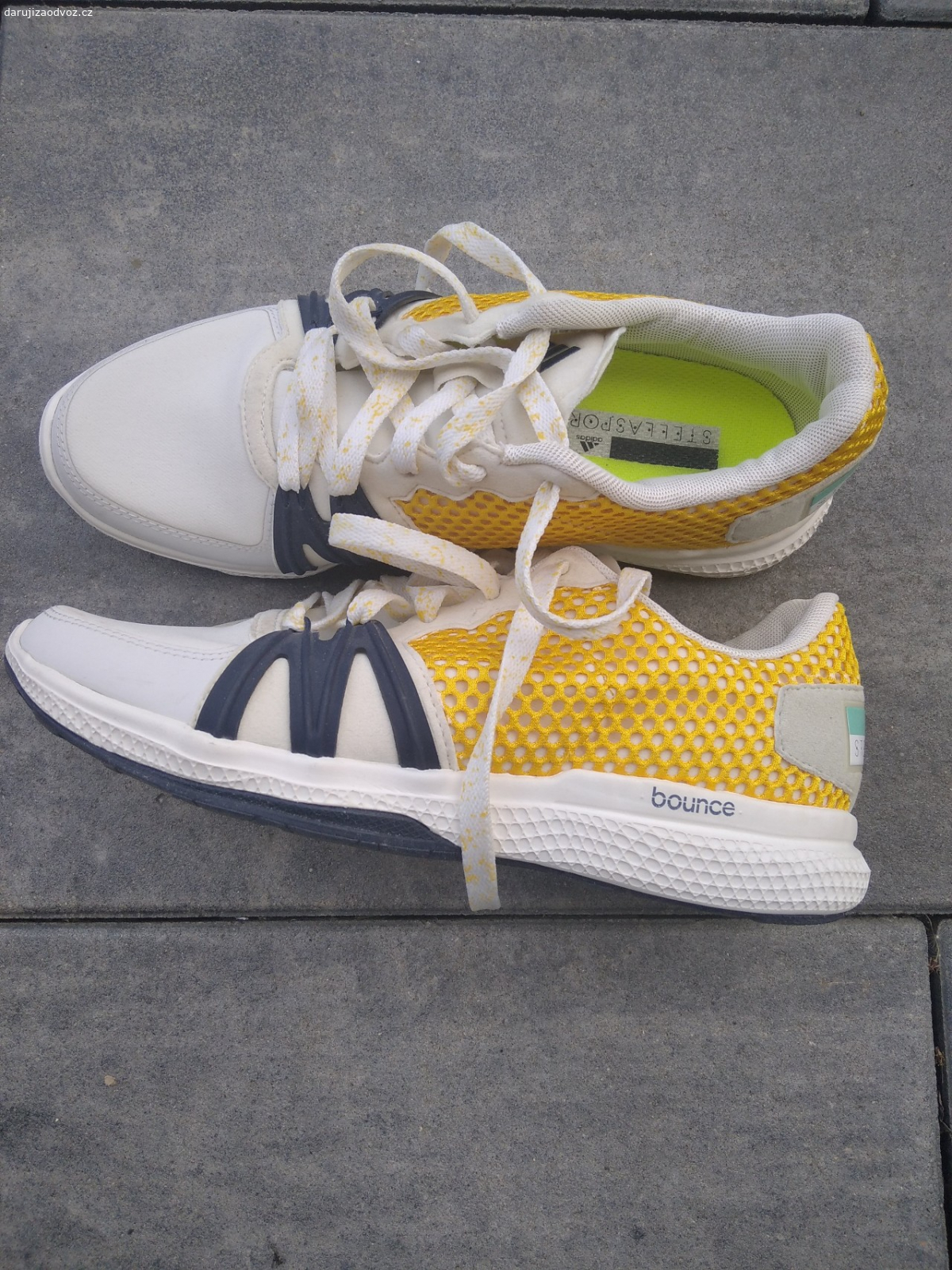 Tenisky Adidas. Drobnost do kuchyne potesi. Nikam neposilam, nevozim. Prijedte si - obec Herink.