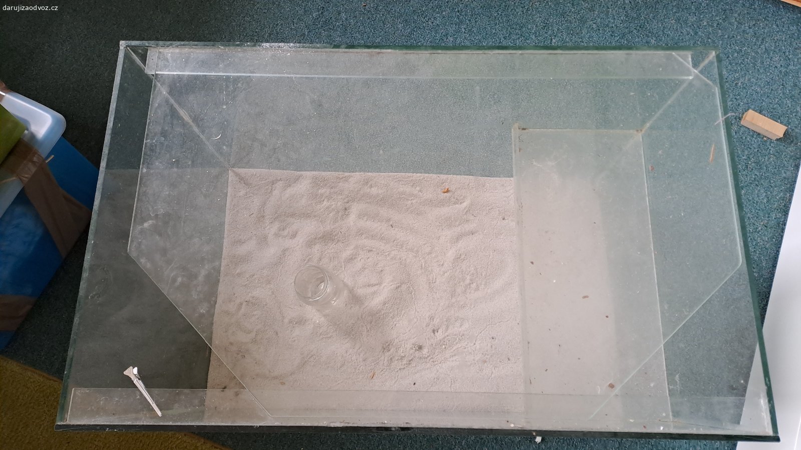 terarium. 65x45x40cm pro zelvu s odpocivatkem mimo vodu, ale i pro jine zviratko