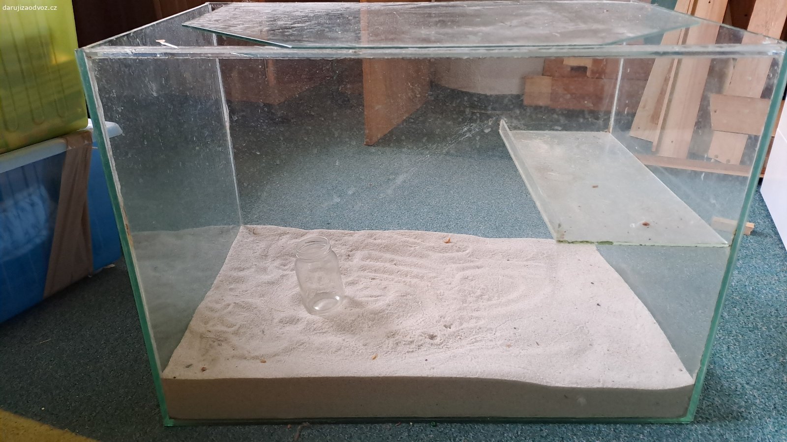 terarium. 65x45x40cm pro zelvu s odpocivatkem mimo vodu, ale i pro jine zviratko