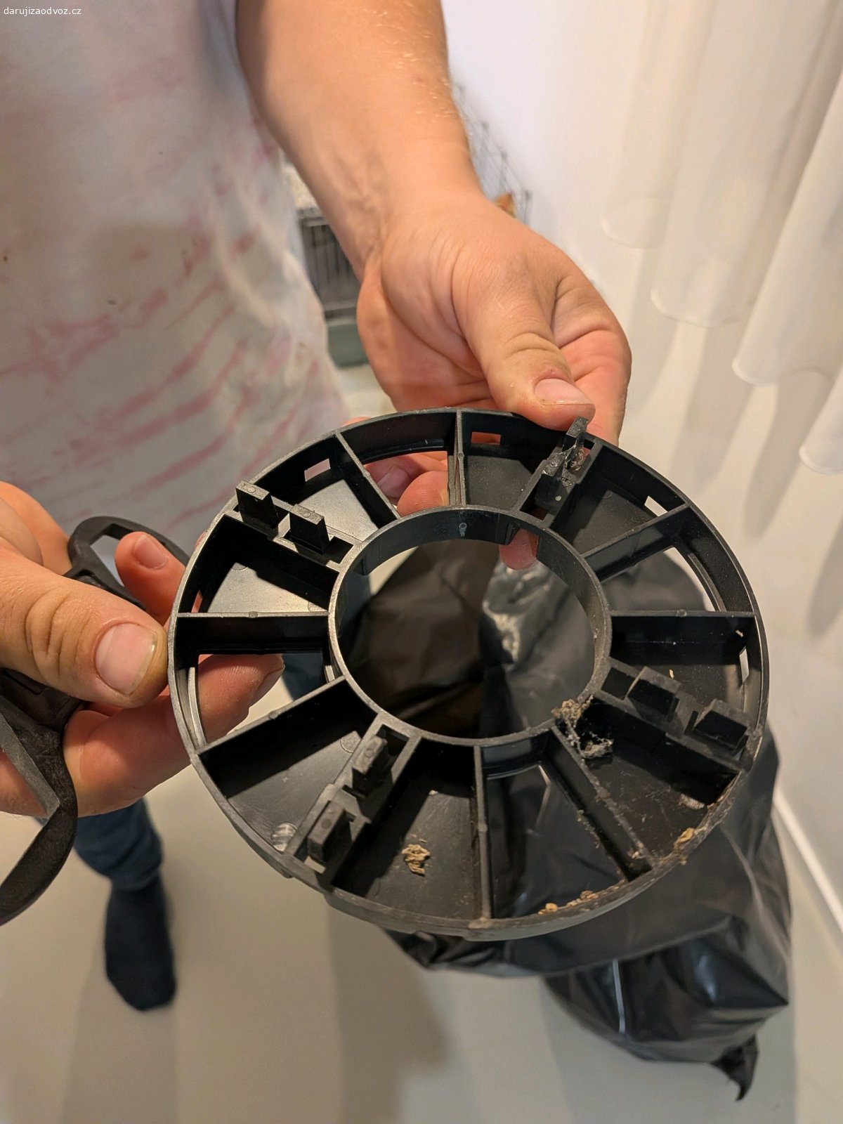 terče pod dlažbu. plastove terce pod velkoformátovou dlažbu nebo dřevěnou terasu, výška 1cm, zbylo nam jich cca 60ks. Nestavitelné. neposílám, mohu přiblížit do Uh.Hradiště a Brna.