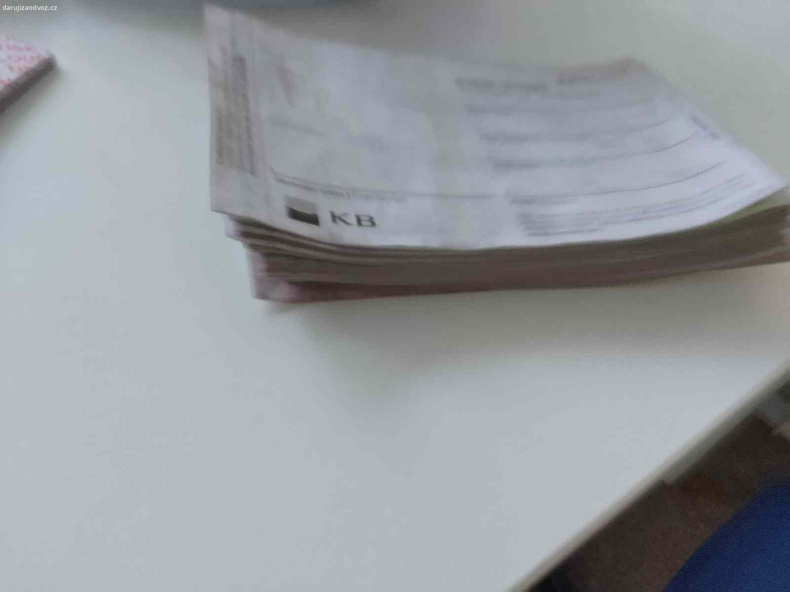 termo roličky do tiskárny + papír do žehličky. daruji termo roličky do tiskárny + propisovací papír do žehličky platebních karet