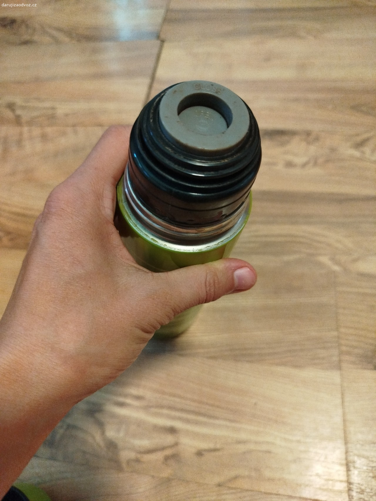 termoska, termoláhev. používaná, ale funkční, máme novou 
za ovoce nebo zeleninu budeme moc rádi, ale není nutné