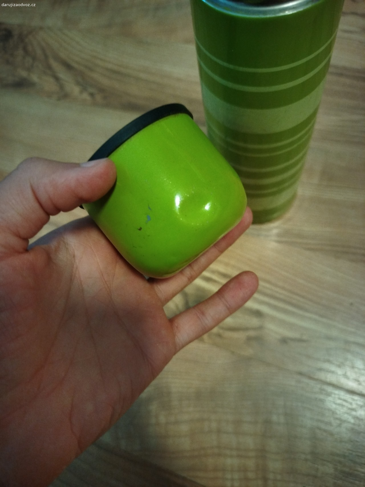 termoska, termoláhev. používaná, ale funkční, máme novou 
za ovoce nebo zeleninu budeme moc rádi, ale není nutné