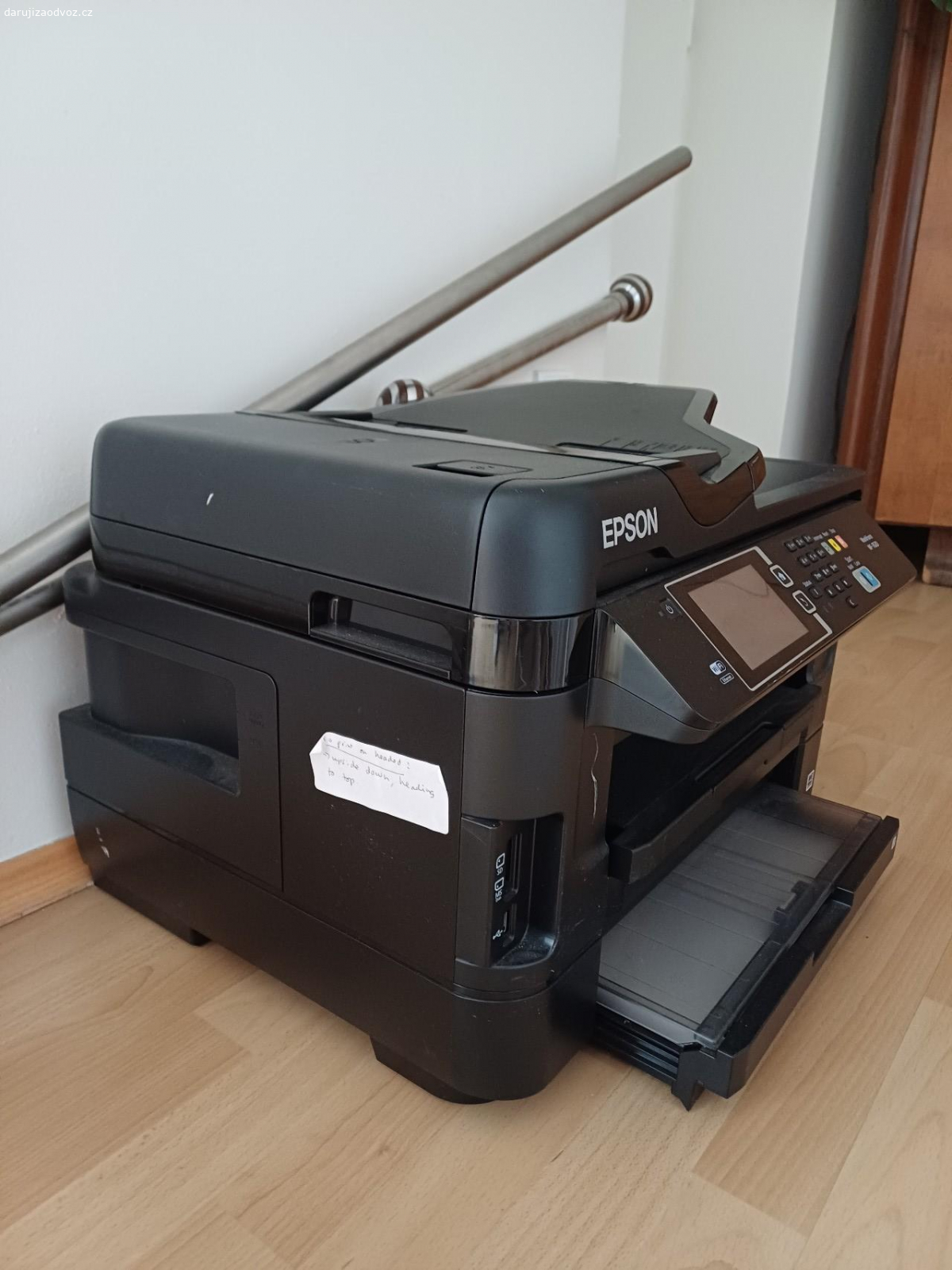 Tiskárna EPSON WorkForce WF-7620. Nabízím tiskárnu EPSON WorkForce za odnos. Tiskárna není plně funkční, ale lze dokoupit rozbitý díl. Pro šikovné ruce žádný problém.