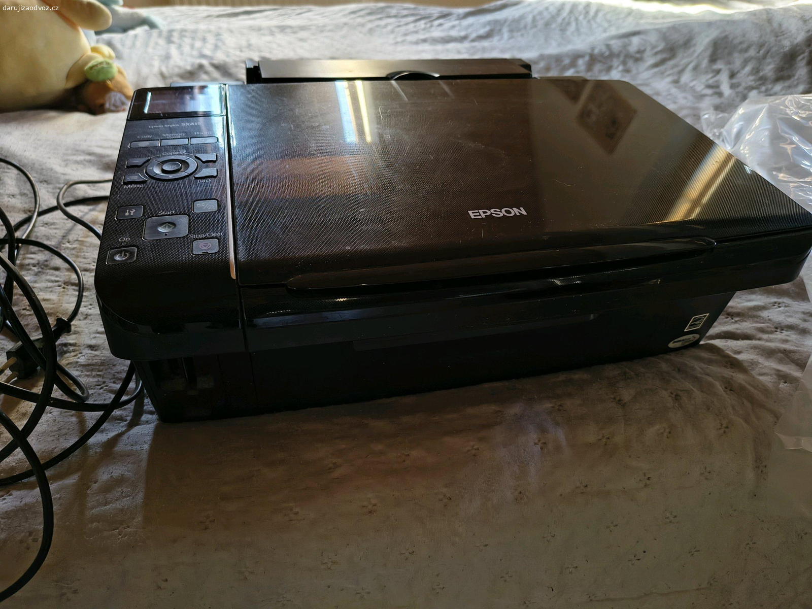 Tiskárna-skener Espon Stylus SX415. Tiskárna-skener, skener funguje perfektně, skenuje vysoce kvalitní dokumenty, tiskárna nefunguje kvůli zaschlému toneru v oddělení kazet.