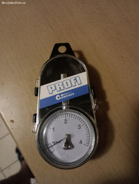 Tlakoměr na pneumatiky