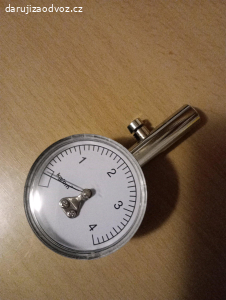 Tlakoměr na pneumatiky