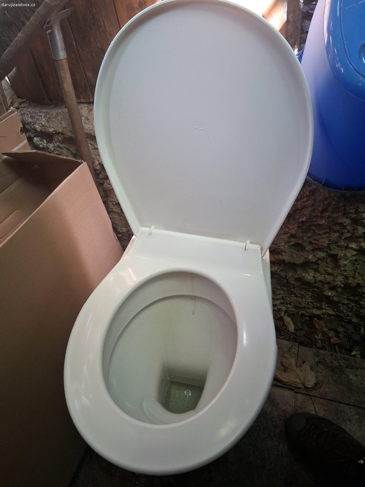 toaleta komplet. Používaná toaleta, komplet. Výměna za geberit. Za odvoz. Spěchá.