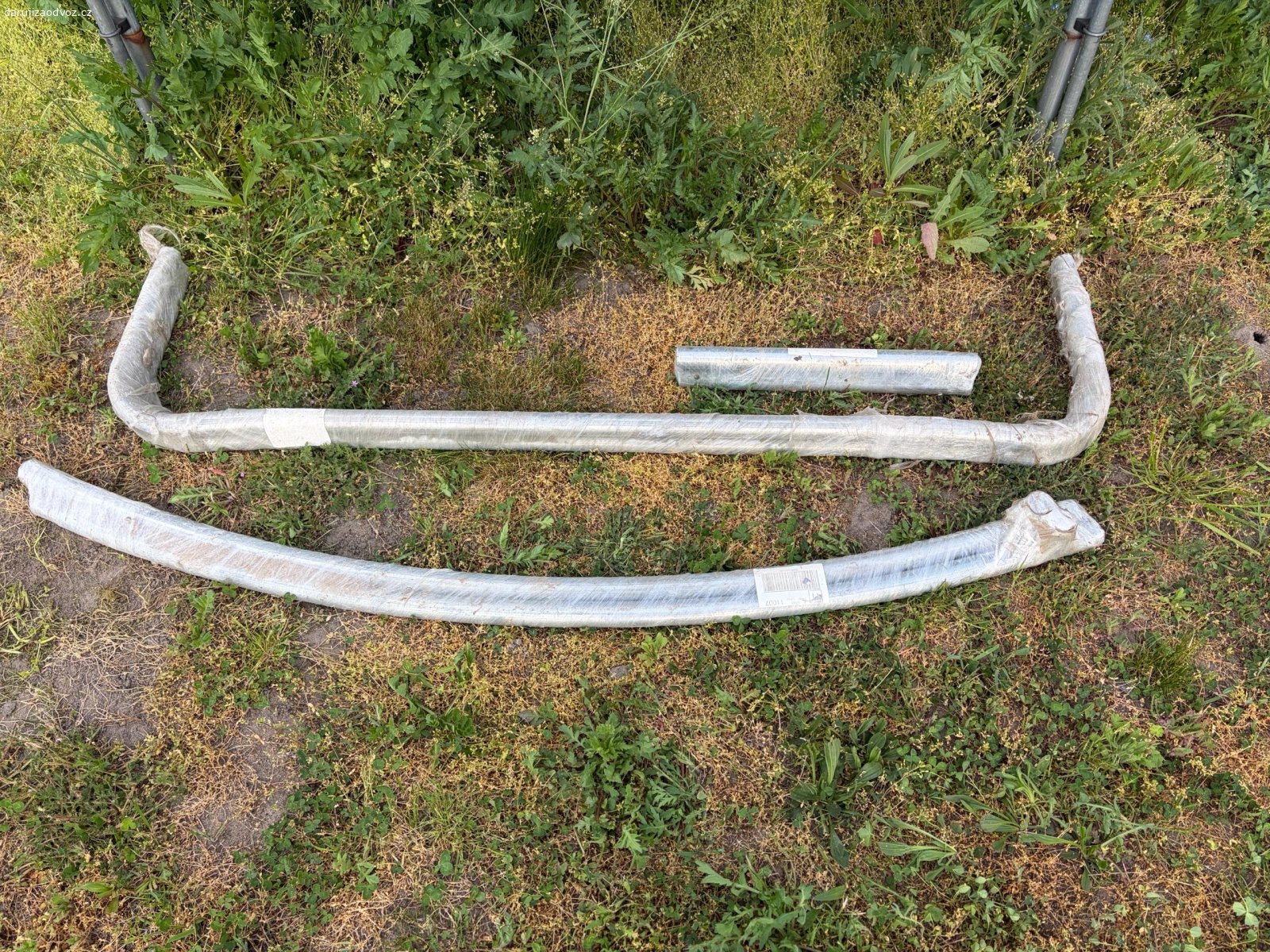Trampolina Marimex 427cm. Trampolina Marimex 427cm, včetně náhradních dílů. Po zimě jsme zjistili poškození uchycení na jedné straně dopadové plochy. Je třeba zašít a znova vypnout. Trampolínu je nutné před odvozem rozebrat.