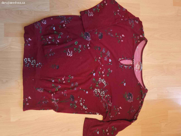 Tři dámská trička 38-40
