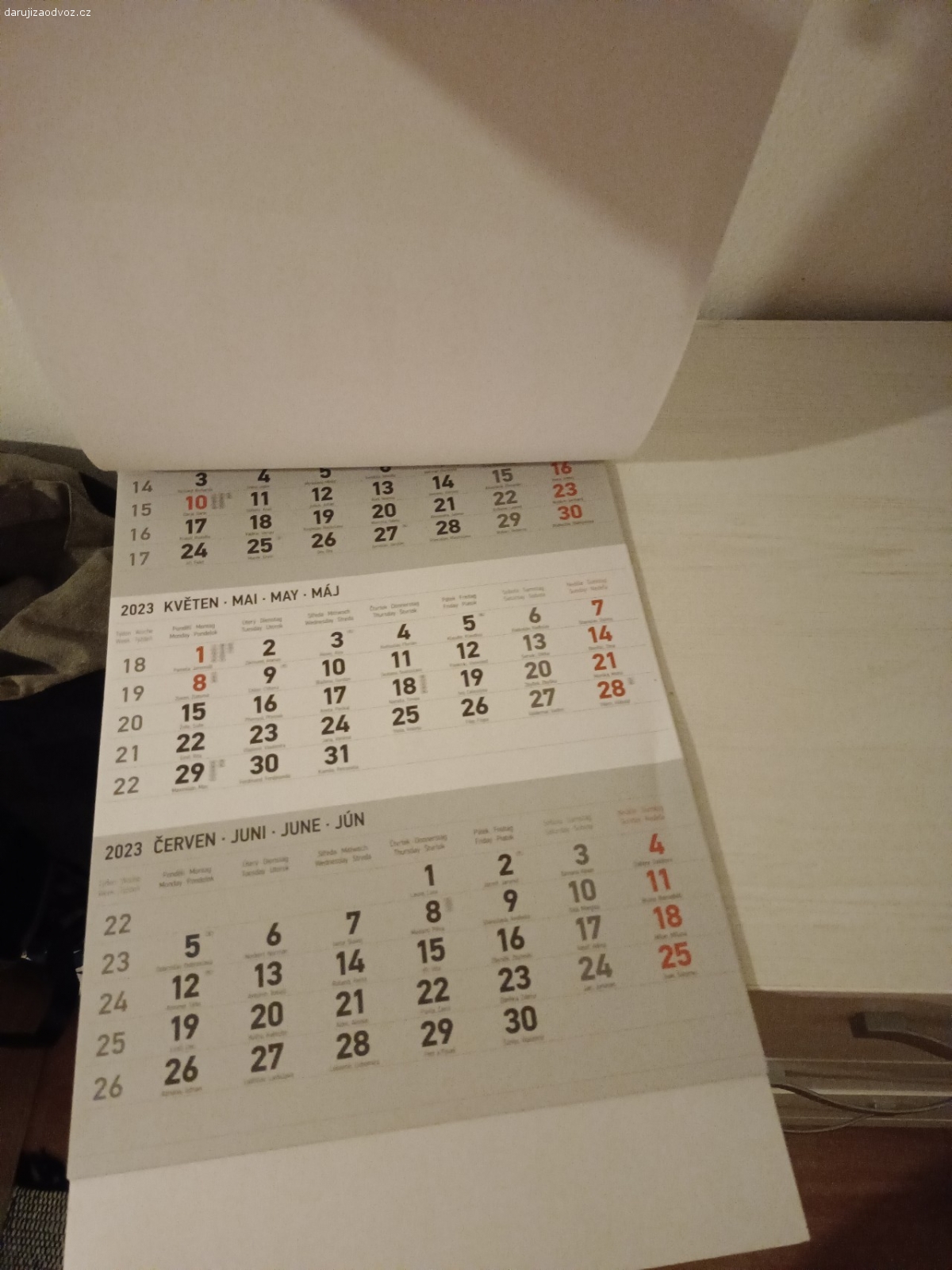 Tříměsíční kalendář. Daruji za odvoz 3měsíční kalendař pro rok 2023.
Bohužel zůstal zapomenutý ve skříni a mezitím byl pořízen nový.